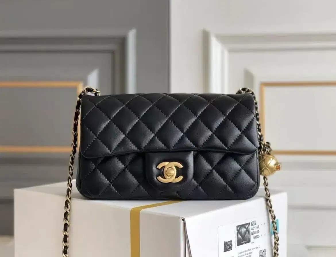 【美品】 SELINE ガンチーニ　クラッチバッグ　レザー　ゴールド金具 👜ラメギャザーがま口クラッチバッグ👜｜HEP FIVE（ヘップファイブ）